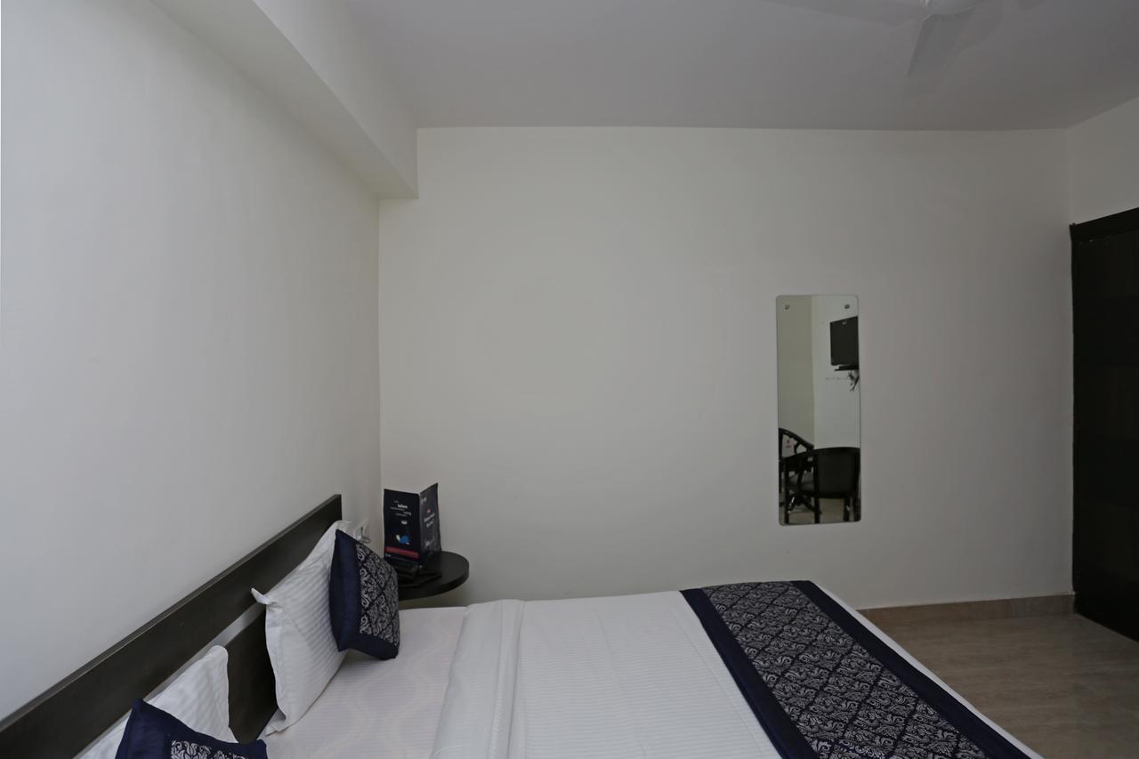 Airport Hotel Green Heights New Delhi Bagian luar foto