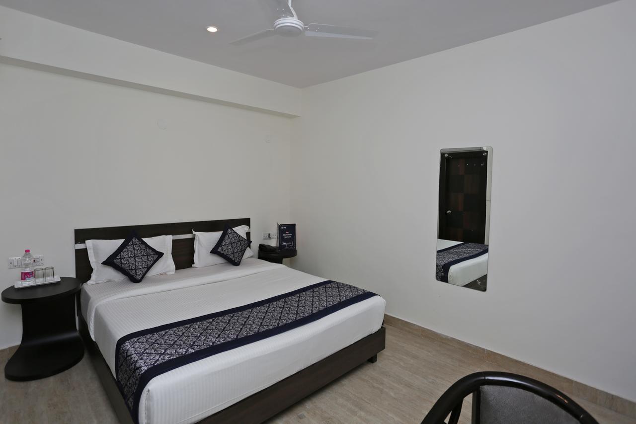 Airport Hotel Green Heights New Delhi Bagian luar foto