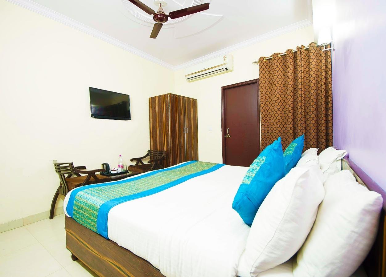 Airport Hotel Green Heights New Delhi Bagian luar foto