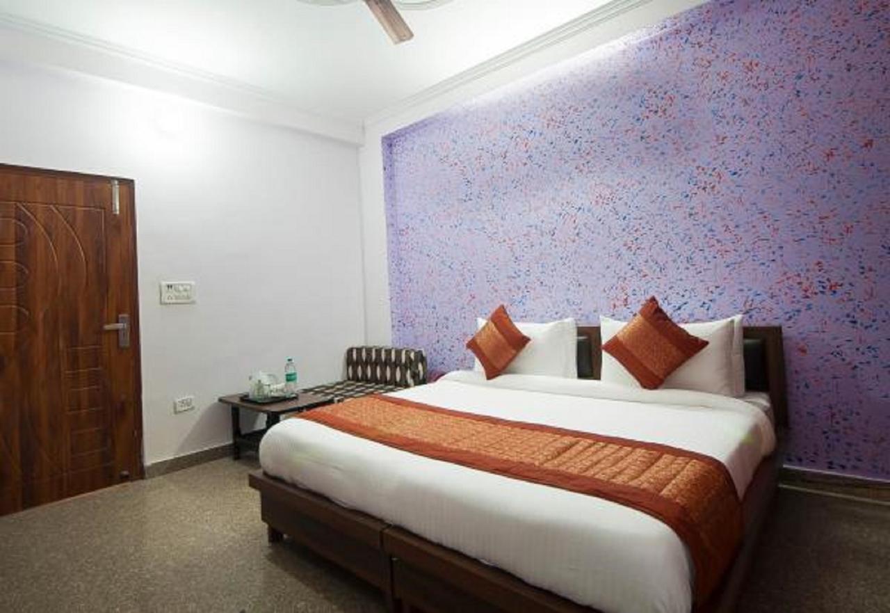 Airport Hotel Green Heights New Delhi Bagian luar foto