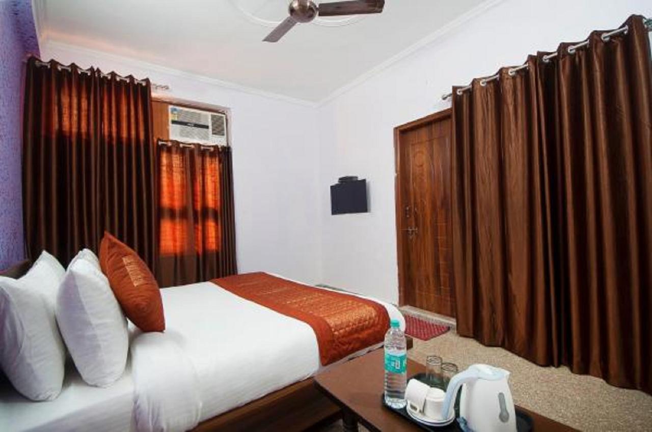 Airport Hotel Green Heights New Delhi Bagian luar foto
